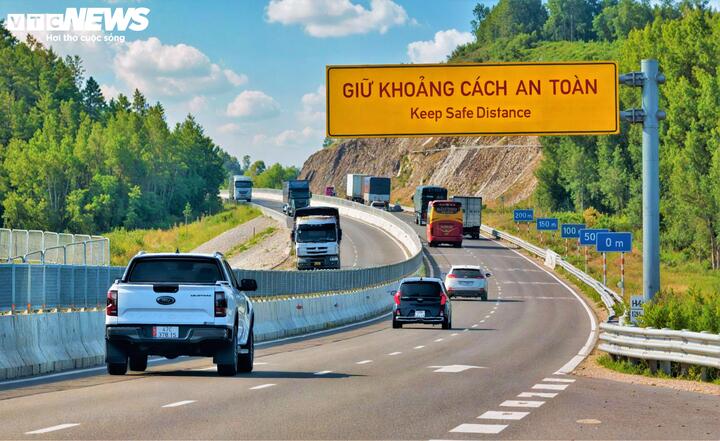 Ngắm cao tốc Bắc - Nam tuyệt đẹp uốn lượn giữa núi sông Tây Nguyên - Ảnh 8
