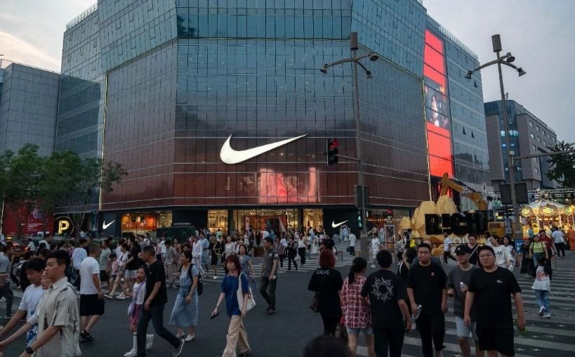'Hai tỷ bàn chân' quay lưng với Nike: Cơn bĩ cực của gã khổng lồ Mỹ trước Li-Ning, Anta, CEO đau khổ thừa nhận phải tái thiết 100% mới mong sống sót - Ảnh 1