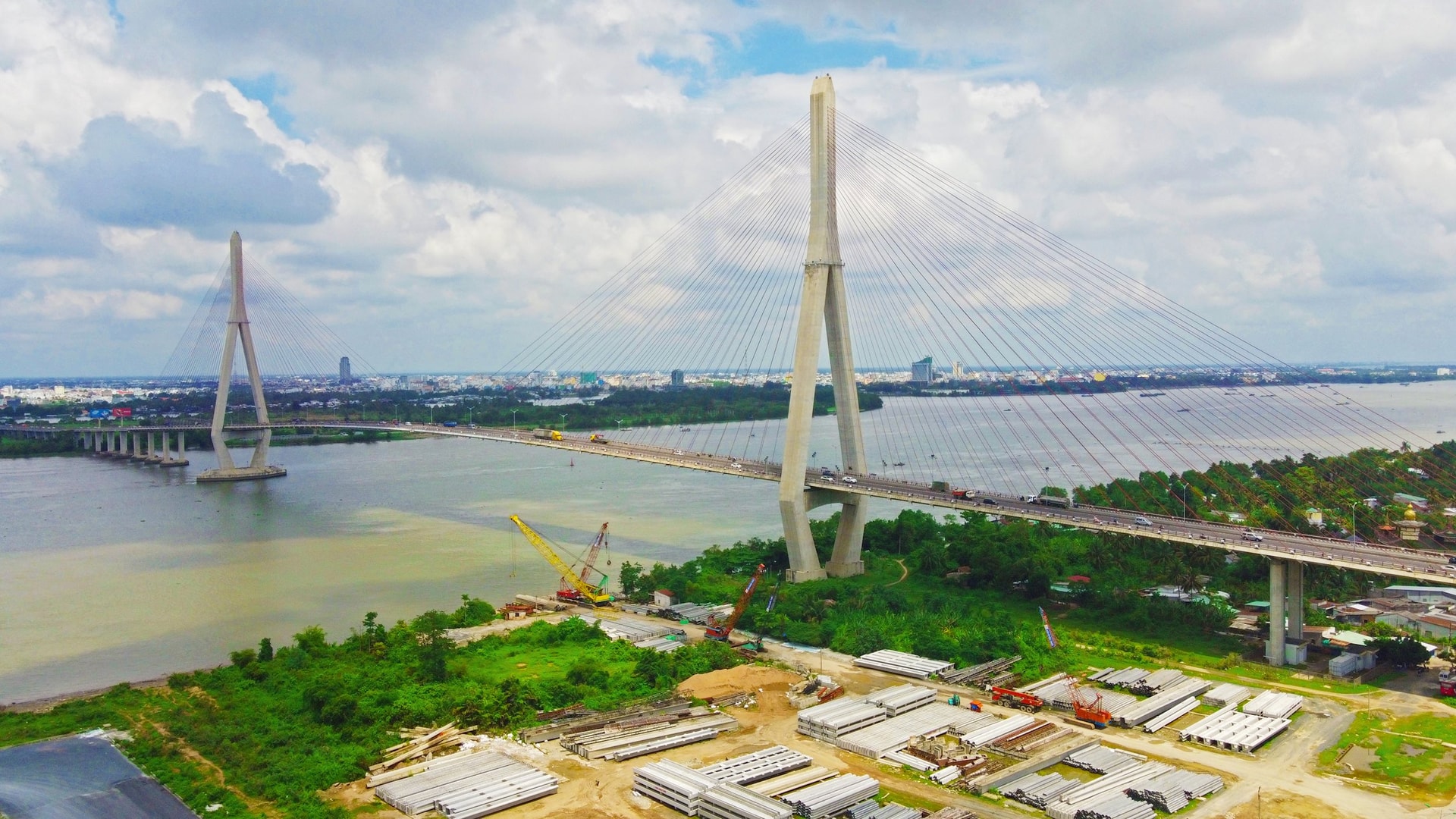 Khối bê tông từ độ cao hàng chục mét đổ sập hoàn toàn, nhưng Việt Nam vẫn thành công đưa công trình hơn 340 triệu USD về đích và lập kỷ lục Đông Nam Á - Ảnh 1