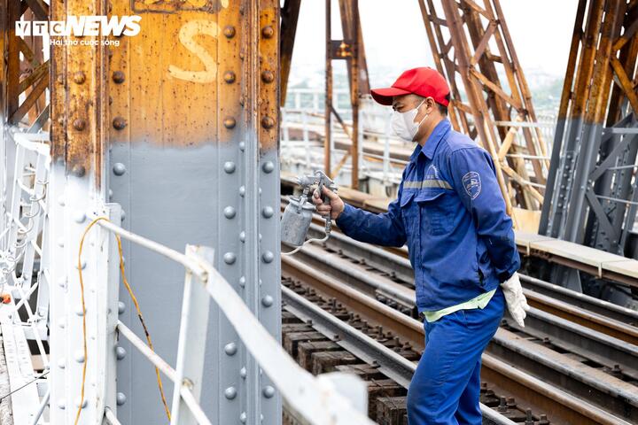 Diện mạo mới của cầu Long Biên sau hơn một tháng cấm xe sửa chữa - Ảnh 14