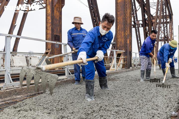 Diện mạo mới của cầu Long Biên sau hơn một tháng cấm xe sửa chữa - Ảnh 10