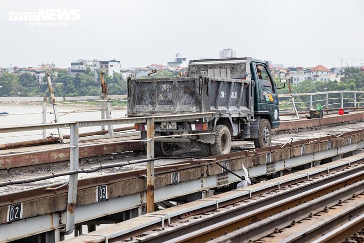 Diện mạo mới của cầu Long Biên sau hơn một tháng cấm xe sửa chữa - Ảnh 16