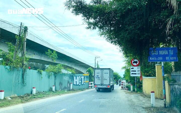 Cắm biển báo công trường thi công nhưng 2 năm trời không thấy bóng công nhân - Ảnh 4