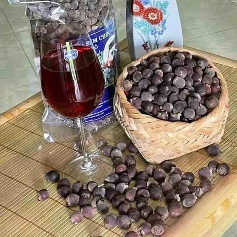 Từng rụng đầy gốc không ai nhặt, thứ quả rừng 'tím lịm' bất ngờ thành đặc sản 130.000 đồng/kg - Ảnh 2