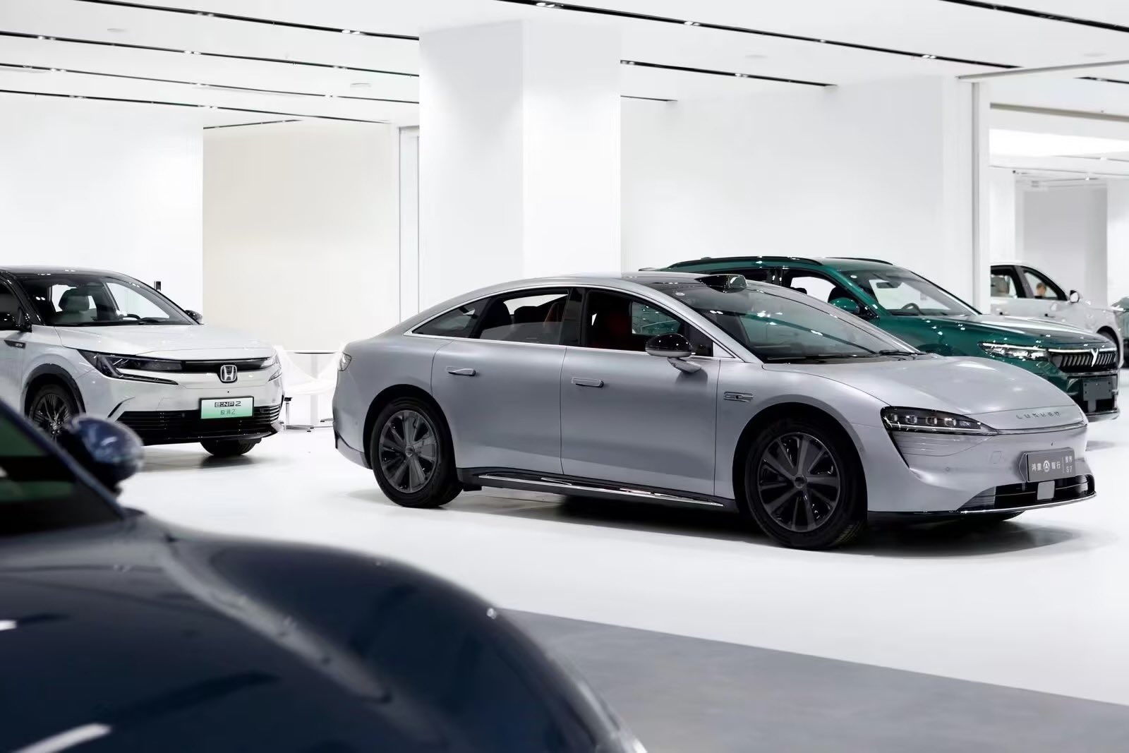 Chủ xe điện Trung Quốc hoang mang vì xe bị “khóa pin” từ xa, quãng đường tụt từ 500 km xuống chưa tới 300 km - Ảnh 2