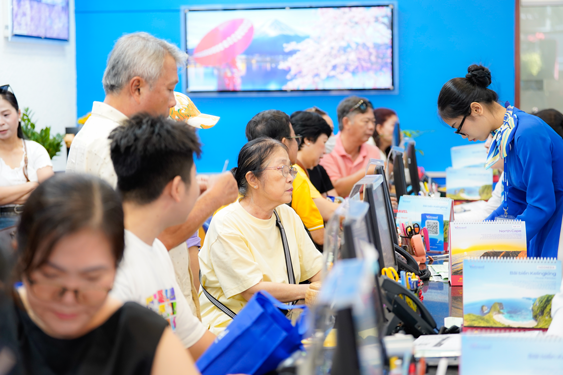 Du lịch dịp hè bắt đầu sôi động - Ảnh 1