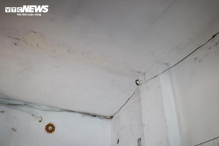 Cận cảnh khu tập thể dày đặc 'chuồng cọp' ở Hà Nội đang chờ cải tạo - Ảnh 17