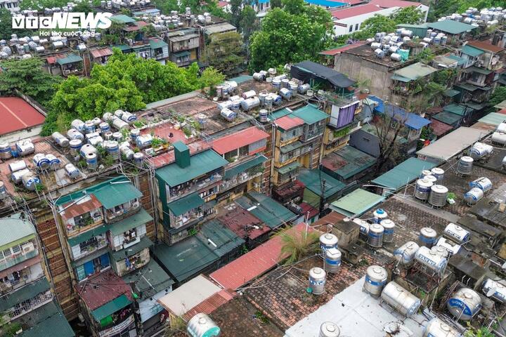Cận cảnh khu tập thể dày đặc 'chuồng cọp' ở Hà Nội đang chờ cải tạo - Ảnh 13