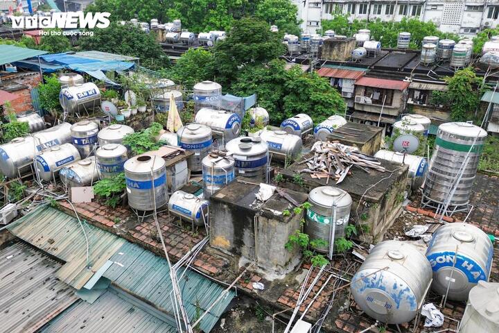 Cận cảnh khu tập thể dày đặc 'chuồng cọp' ở Hà Nội đang chờ cải tạo - Ảnh 14