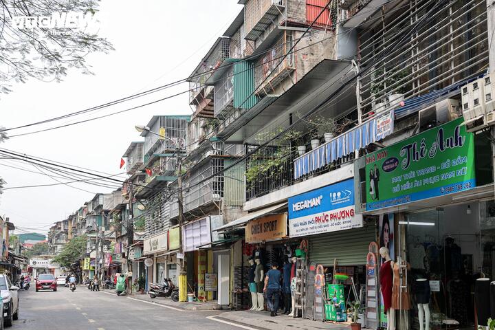 Cận cảnh khu tập thể dày đặc 'chuồng cọp' ở Hà Nội đang chờ cải tạo - Ảnh 21