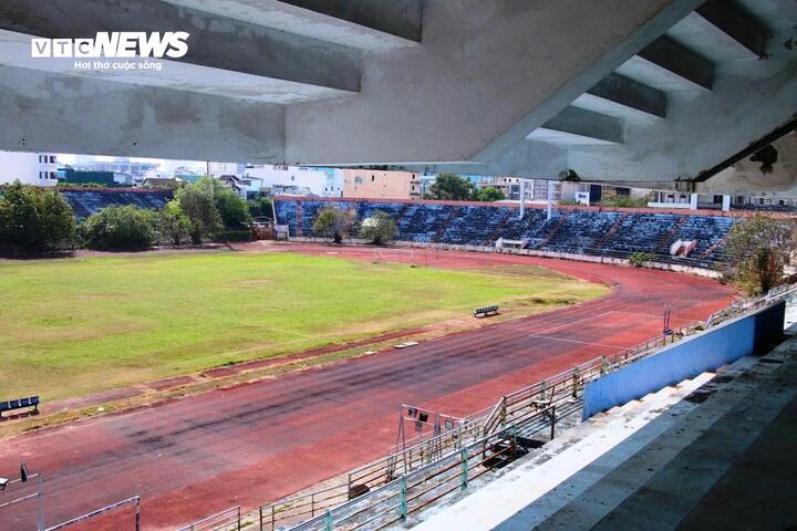 Cận cảnh sân vận động Chi Lăng trước khi phá dỡ sau 12 năm vướng vào đại án - Ảnh 3