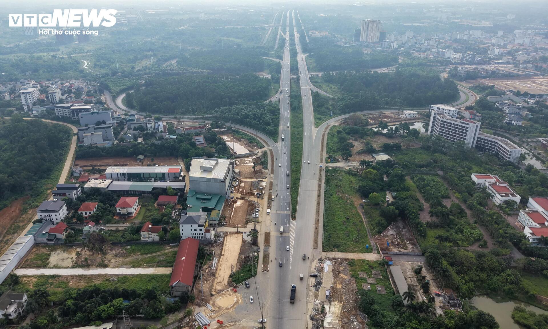 Hiện trạng cao tốc 5.200 tỷ đồng nối Đại lộ Thăng Long trước ngày thông tuyến - Ảnh 10