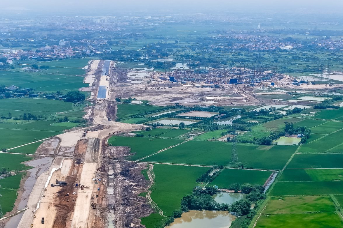 Tuyến đại lộ rộng 120m, dài hơn 2km đang hình thành kết nối sân vận động lớn nhất hành tinh, chạy xuyên qua siêu dự án 925.000 tỷ đồng của Vingroup - Ảnh 1