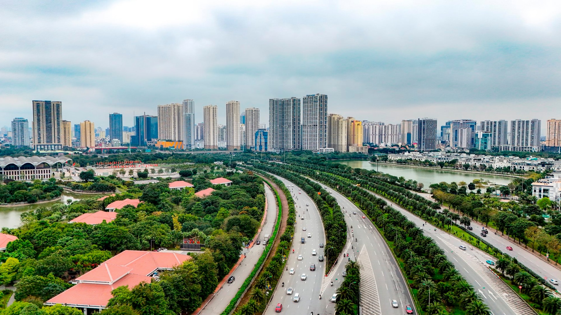 Việt Nam sở hữu một đại lộ rộng kỷ lục, quy mô 16 làn xe đẹp như Châu Âu, được khánh thành vào đúng dịp đặc biệt, cả trăm tòa chung cư bám dọc theo - Ảnh 2