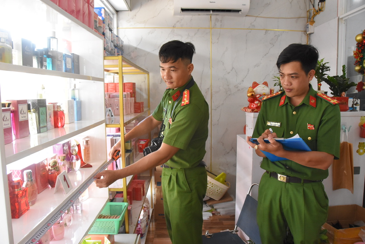 Bất ngờ lời khai của chủ cơ sở "chế biến" kem trộn, thuốc giảm cân dỏm - Ảnh 1