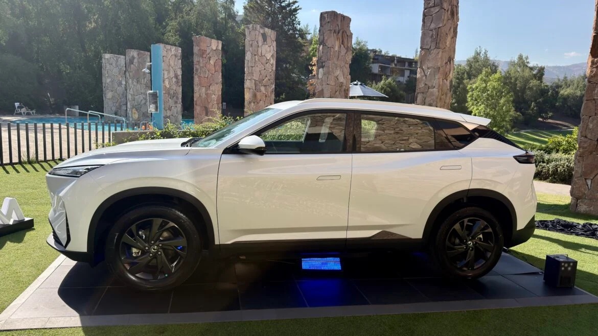 Thêm 3 ô tô điện mới rục rịch về Việt Nam: SUV cùng cỡ Tucson, Creta, sedan có cửa cánh chim, màn hình lật như siêu xe - Ảnh 1