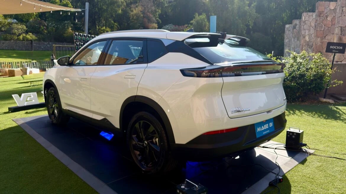 Thêm 3 ô tô điện mới rục rịch về Việt Nam: SUV cùng cỡ Tucson, Creta, sedan có cửa cánh chim, màn hình lật như siêu xe - Ảnh 3