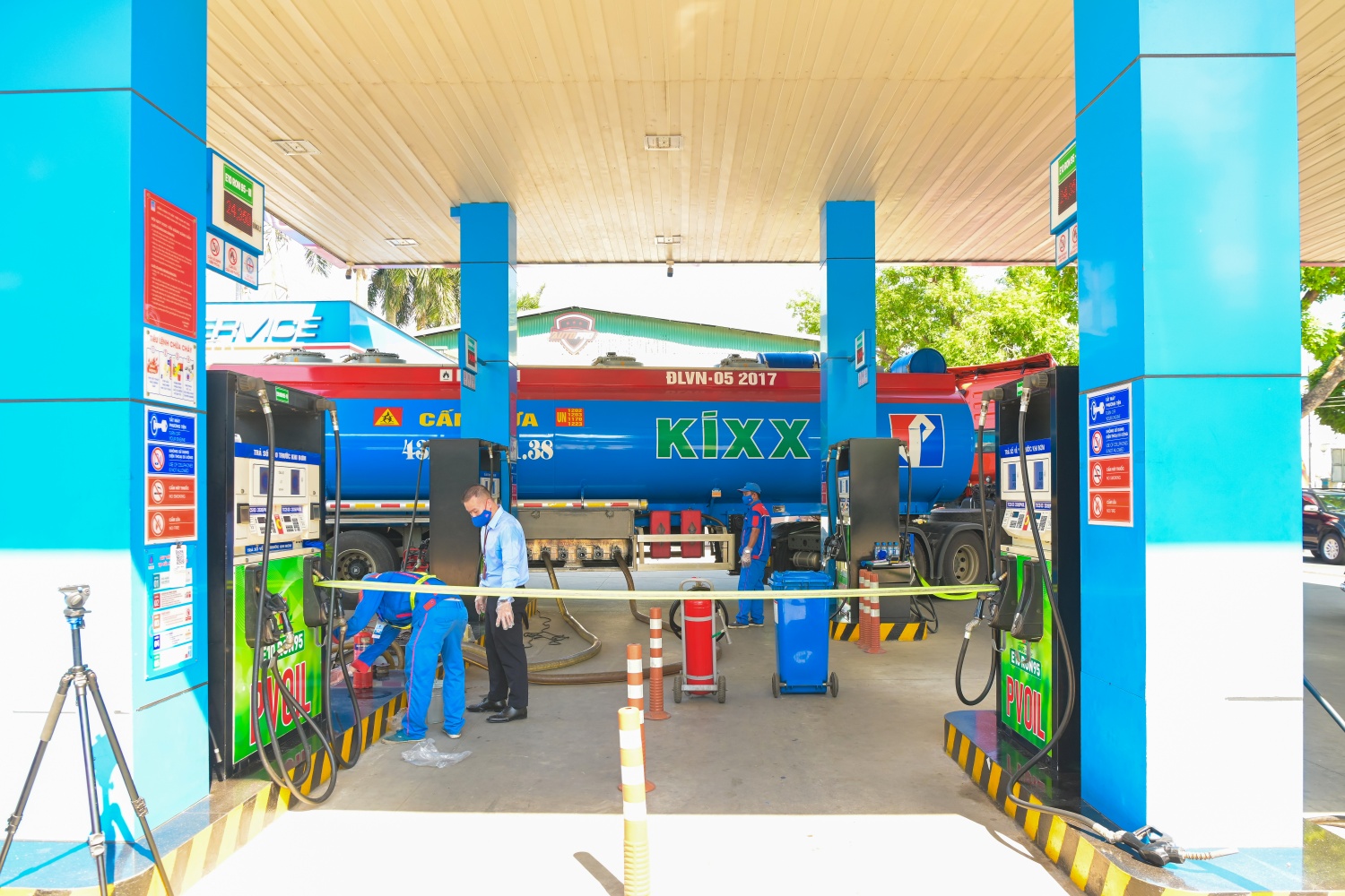 Điều gì xảy ra khi lần đầu tiên đổ xăng E10 cho xe máy? - Ảnh 1