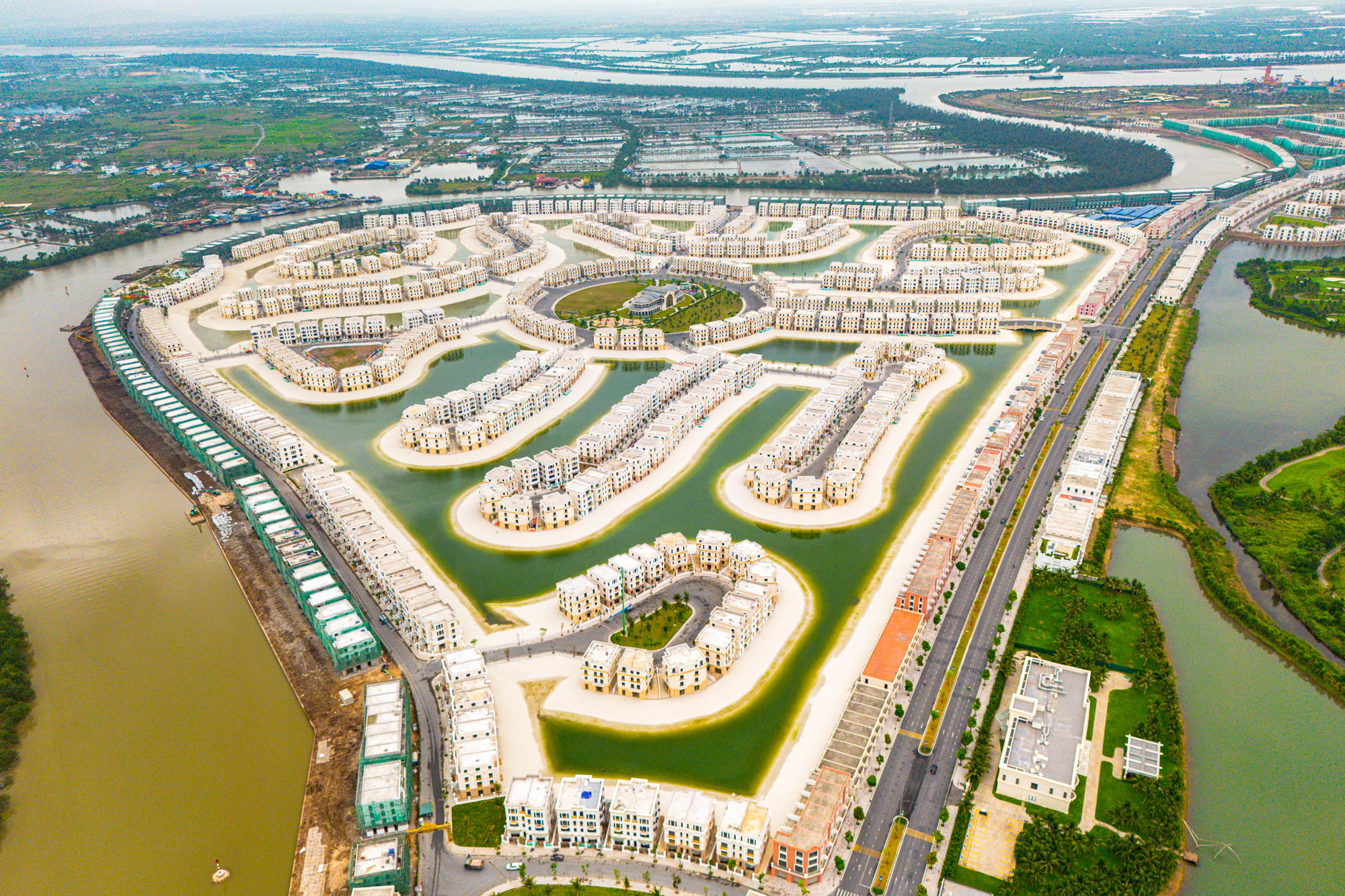 Vingroup, Sun Group và những dự án tỷ đô biến đảo hoang thành siêu đô thị - Ảnh 1