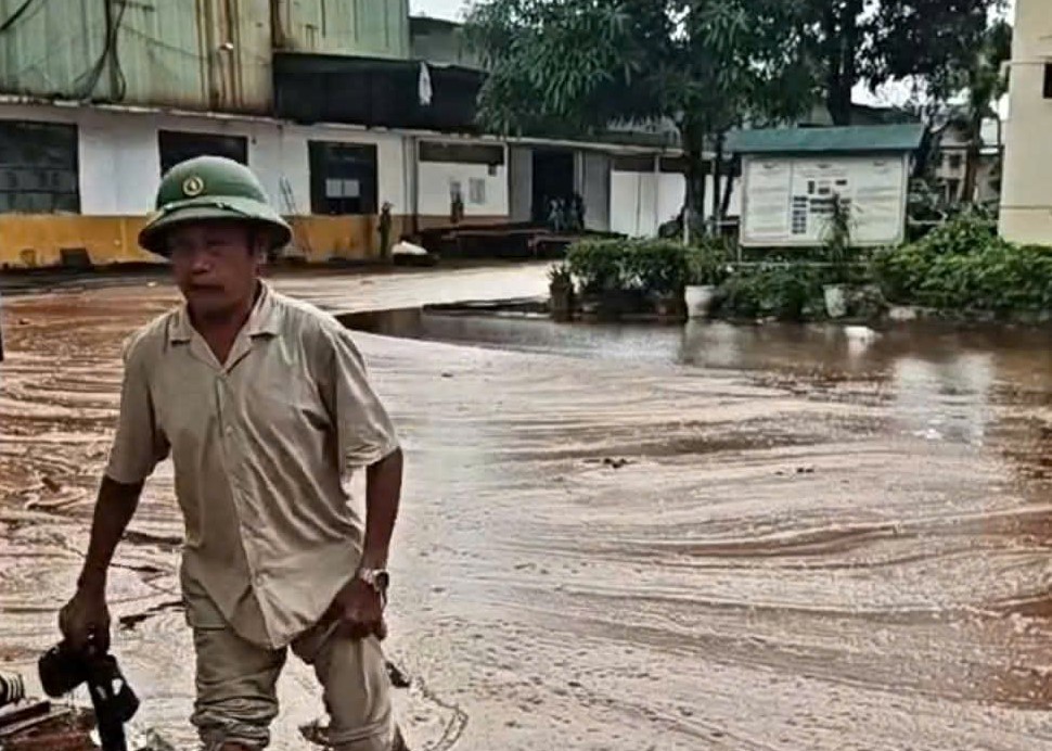 Lãnh đạo công ty nói gì về vụ sét đánh trúng nhà máy đường, gần 2.000 tấn mật mía tràn ra ngoài? - Ảnh 2
