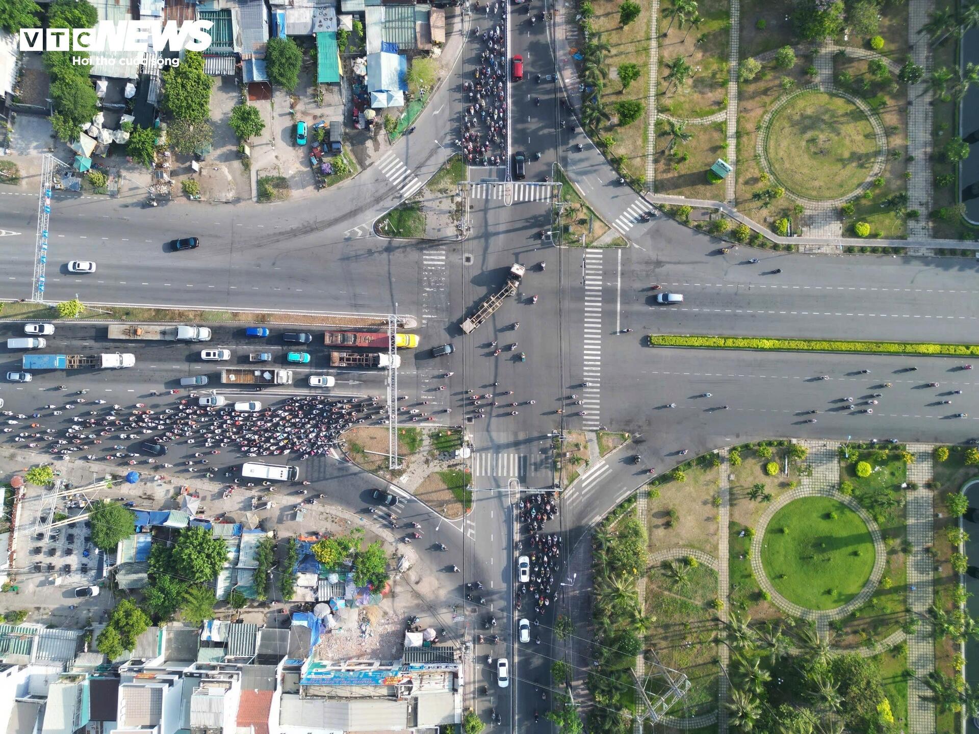 Cận cảnh đại lộ lớn nhất phía Nam TP.HCM dự kiến xây thêm đường trên cao - Ảnh 4