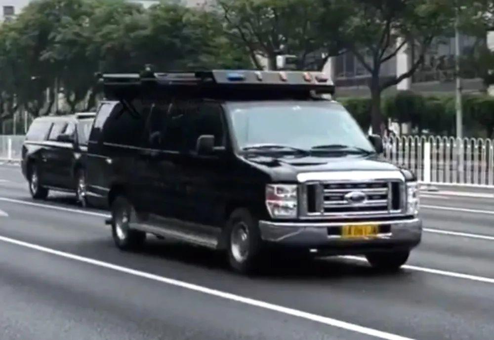 Chiếc xe bị "sưng đầu" gây khó hiểu trong chuyến thăm Trung Quốc của ông Trump: Không ai rõ có mục đích gì - Ảnh 4