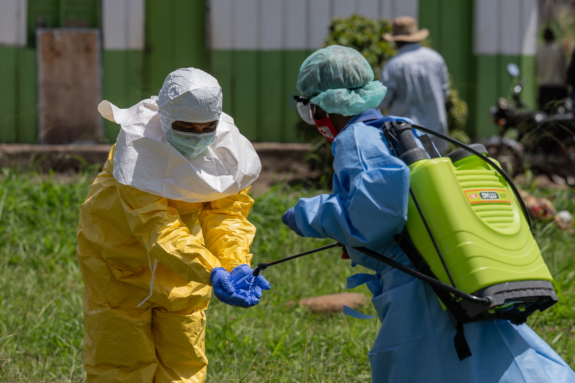 Khoảng 139 ca tử vong trong đợt bùng phát Ebola ở Congo và Uganda - Ảnh 1
