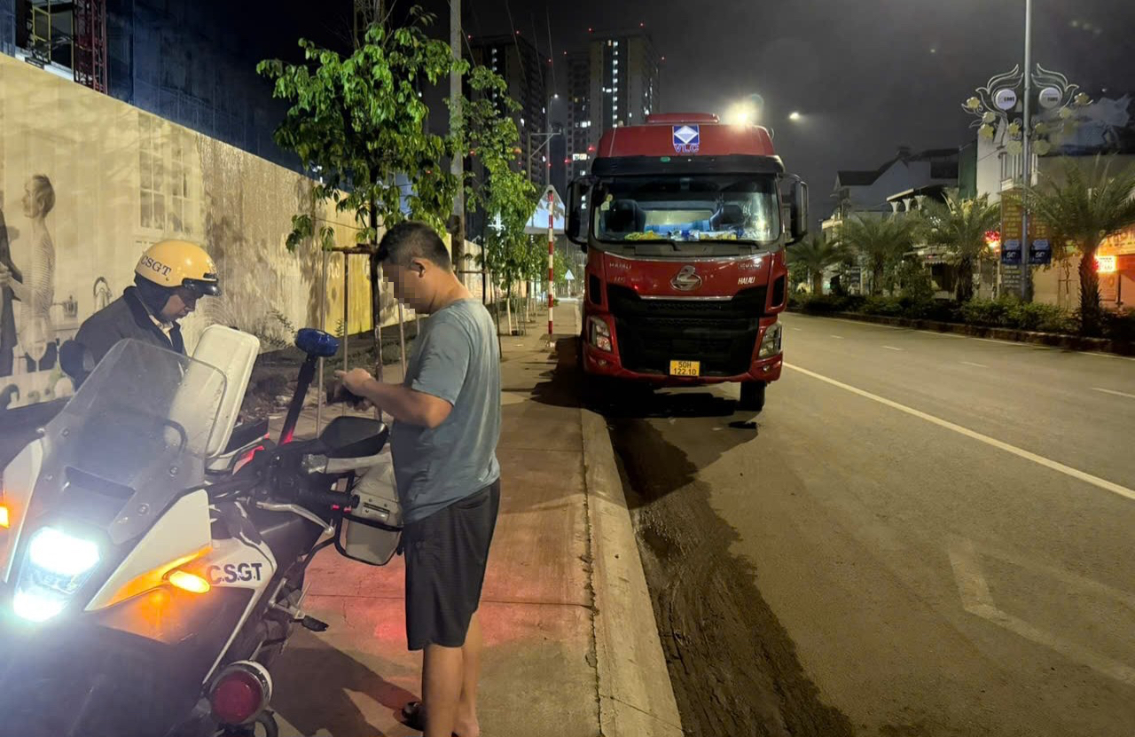 CSGT đang xử lý nghiêm lỗi này ở 5 phường của TPHCM - Ảnh 5
