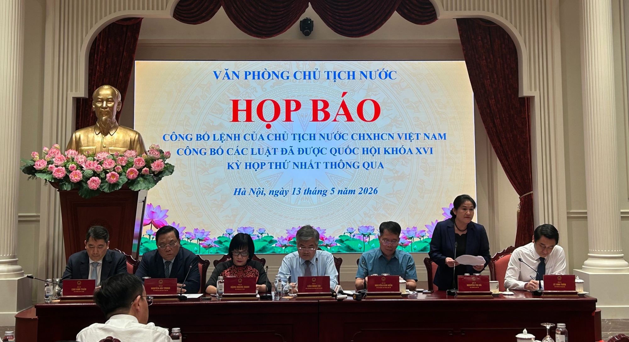 Công bố Lệnh của Chủ tịch nước về luật thuế liên quan đến hộ kinh doanh - Ảnh 1