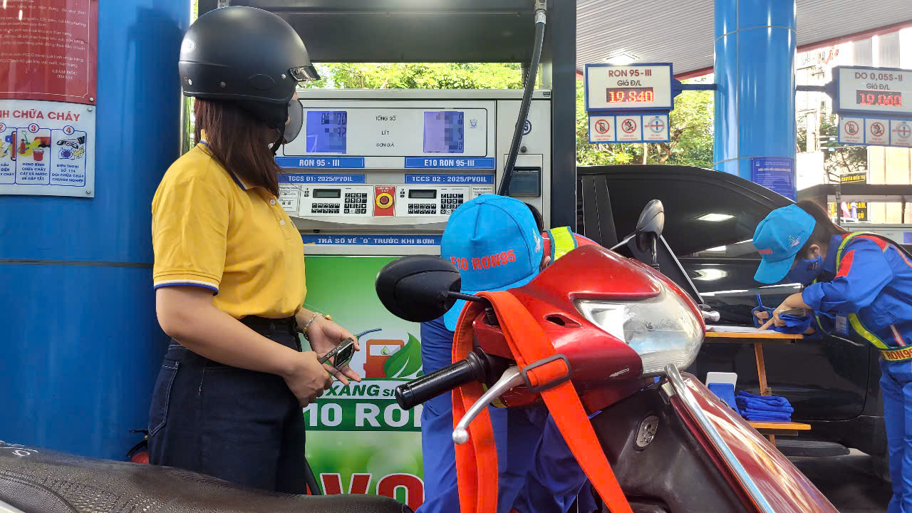 Dầu diesel giảm gần 700 đồng/lít - Ảnh 1