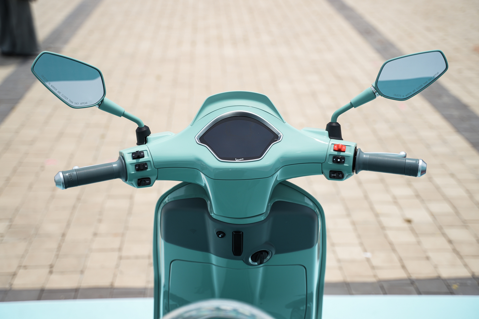 Cận cảnh Vespa Sprint 180 lần đầu xuất hiện tại Việt Nam: Giá ngang SH350i, động cơ mạnh nhất dòng Sprint nhưng không dành cho số đông - Ảnh 9