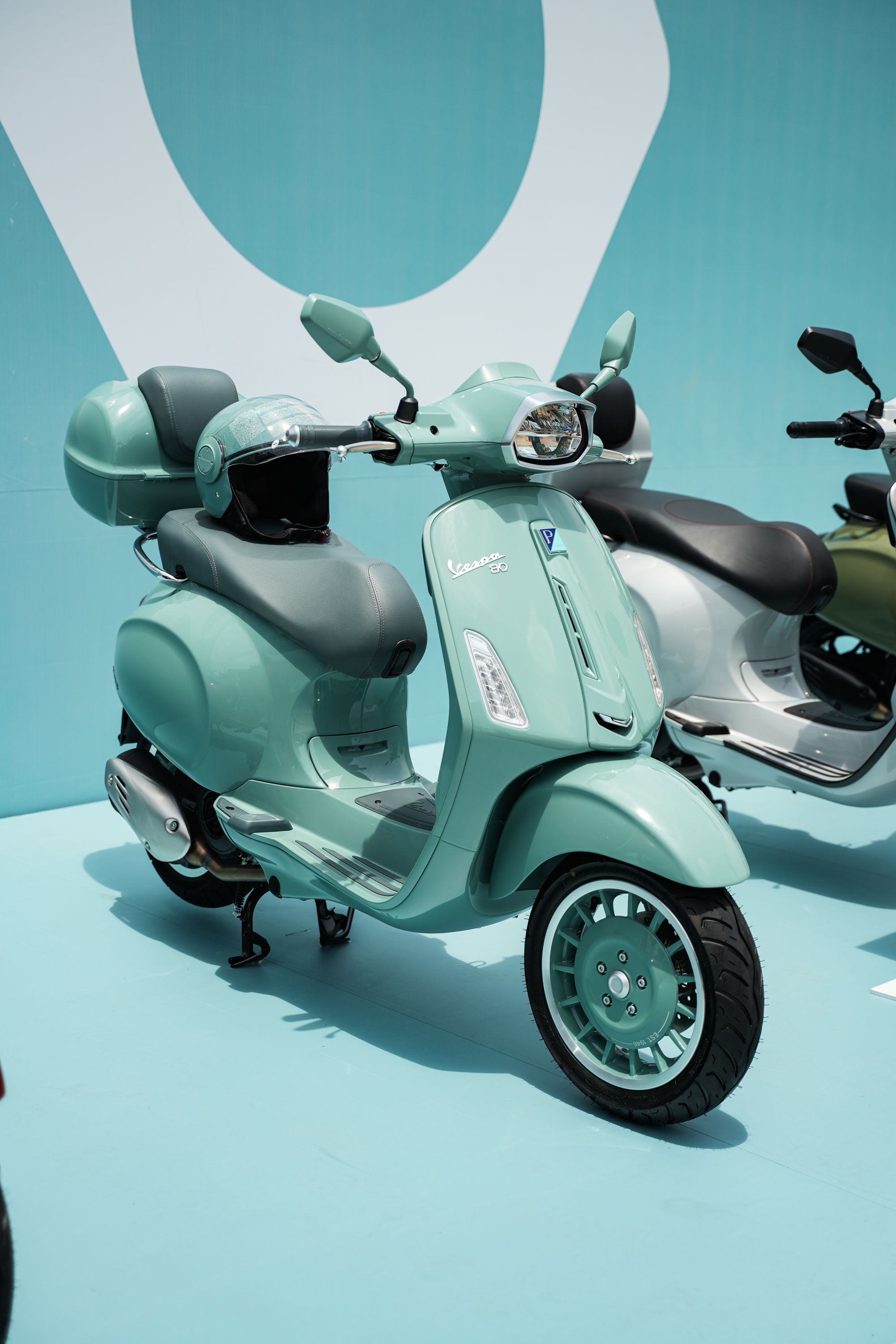 Vespa ra mắt bộ sưu tập 80 năm tại Việt Nam: Giá từ 106,5 triệu đồng, màu lấy cảm hứng từ 1946, Sprint lần đầu dùng máy 180cc - Ảnh 6