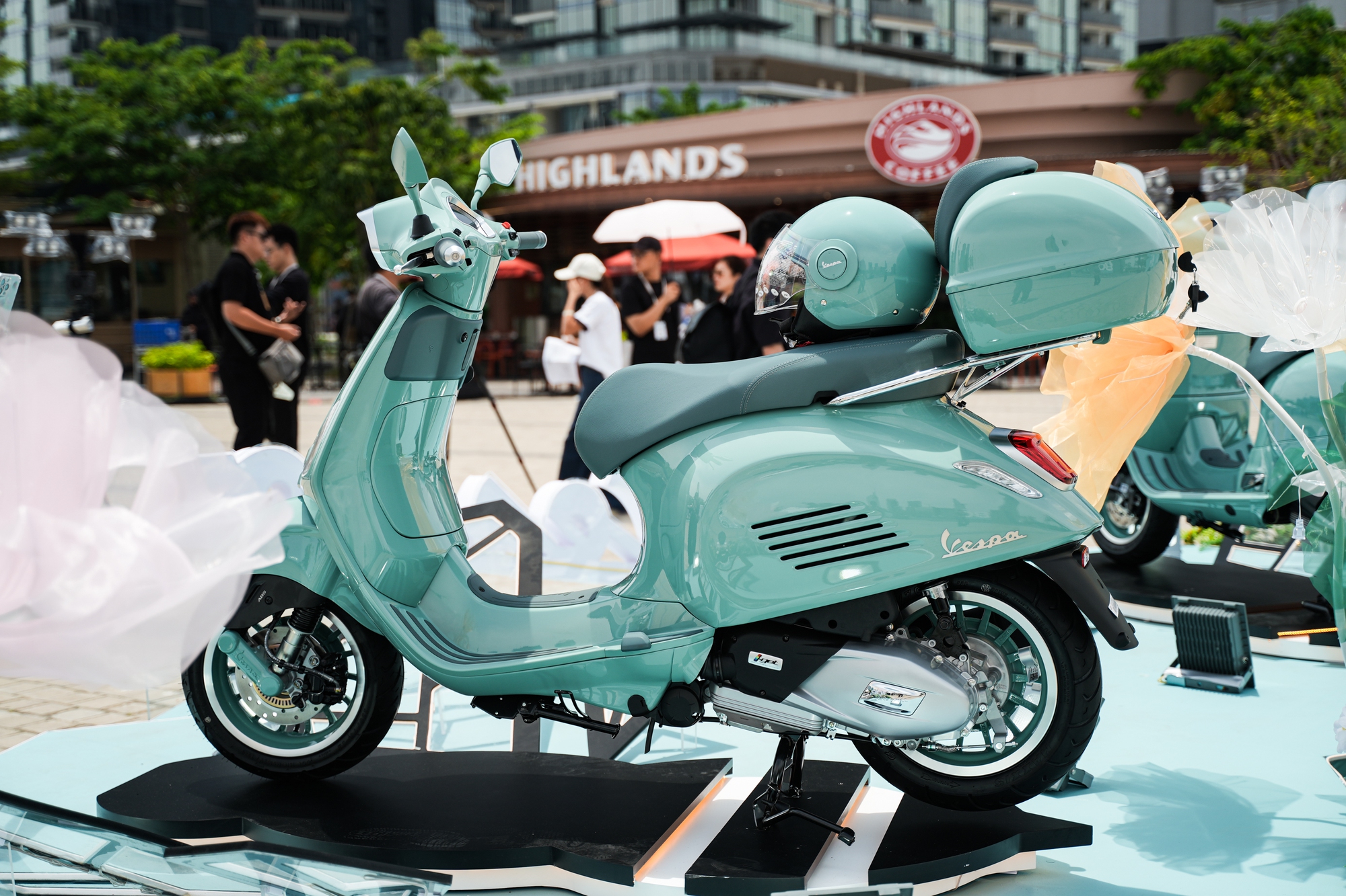 Cận cảnh Vespa Sprint 180 lần đầu xuất hiện tại Việt Nam: Giá ngang SH350i, động cơ mạnh nhất dòng Sprint nhưng không dành cho số đông - Ảnh 10