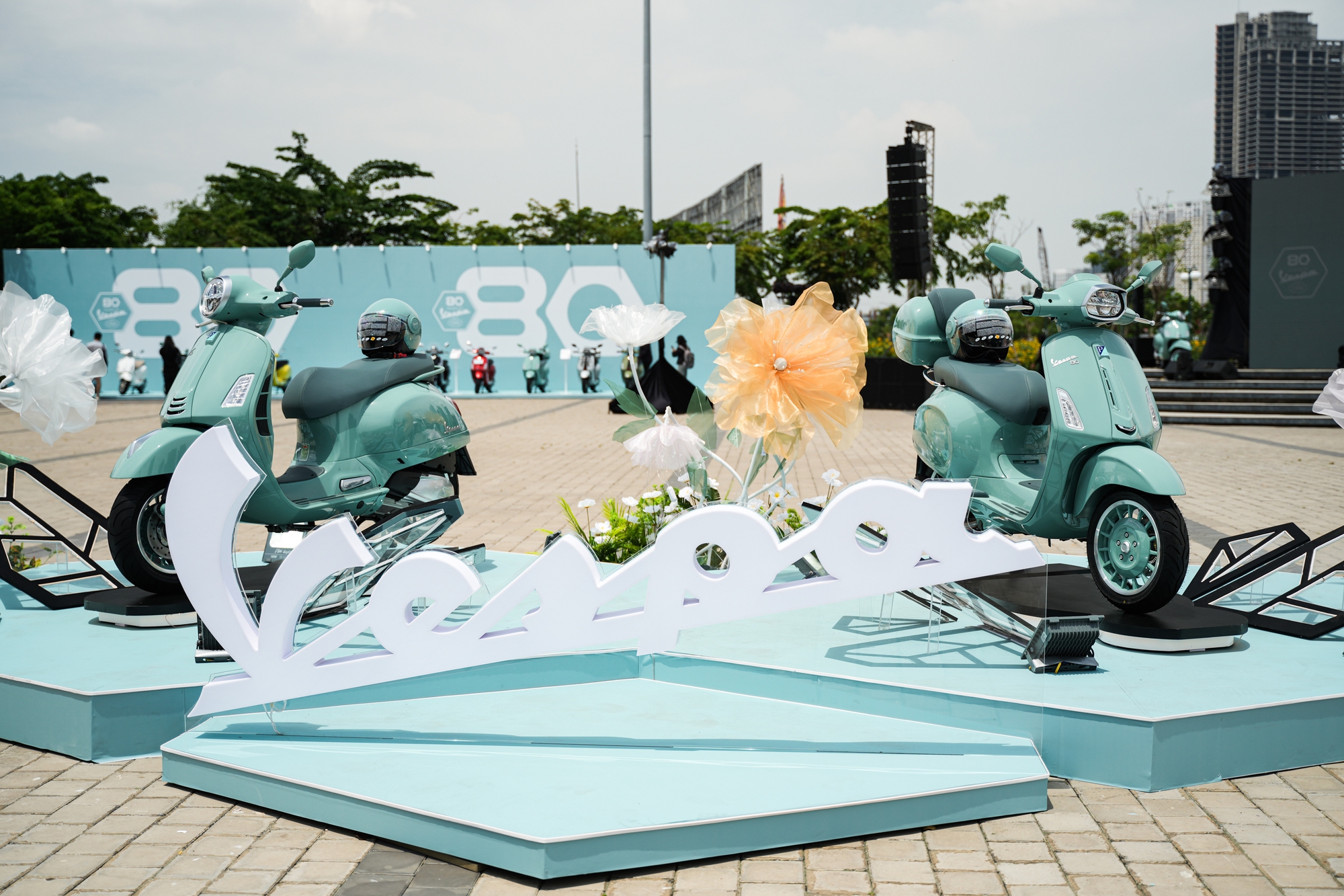 Vespa ra mắt bộ sưu tập 80 năm tại Việt Nam: Giá từ 106,5 triệu đồng, màu lấy cảm hứng từ 1946, Sprint lần đầu dùng máy 180cc - Ảnh 1