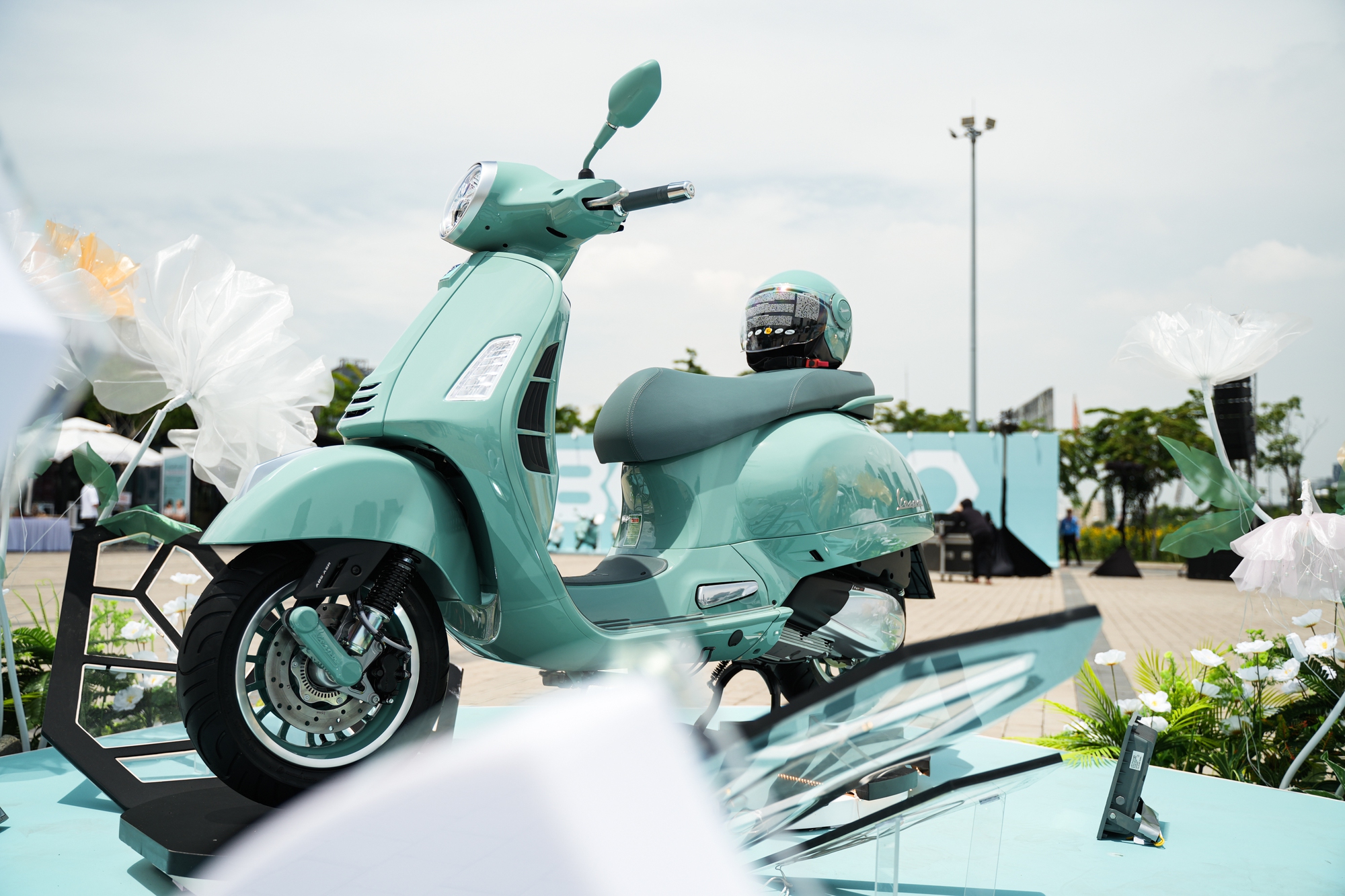 Vespa ra mắt bộ sưu tập 80 năm tại Việt Nam: Giá từ 106,5 triệu đồng, màu lấy cảm hứng từ 1946, Sprint lần đầu dùng máy 180cc - Ảnh 5