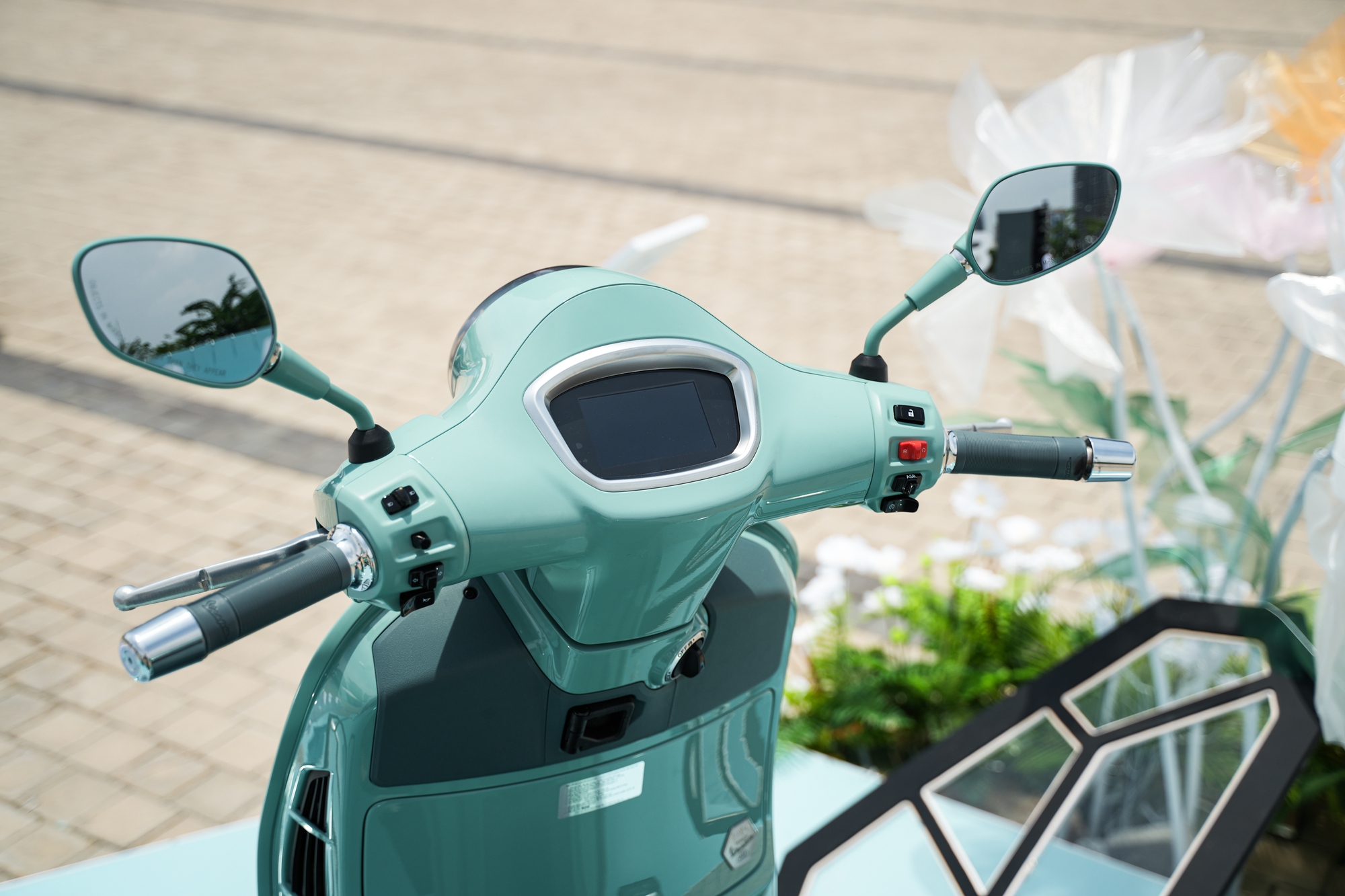 Vespa ra mắt bộ sưu tập 80 năm tại Việt Nam: Giá từ 106,5 triệu đồng, màu lấy cảm hứng từ 1946, Sprint lần đầu dùng máy 180cc - Ảnh 10