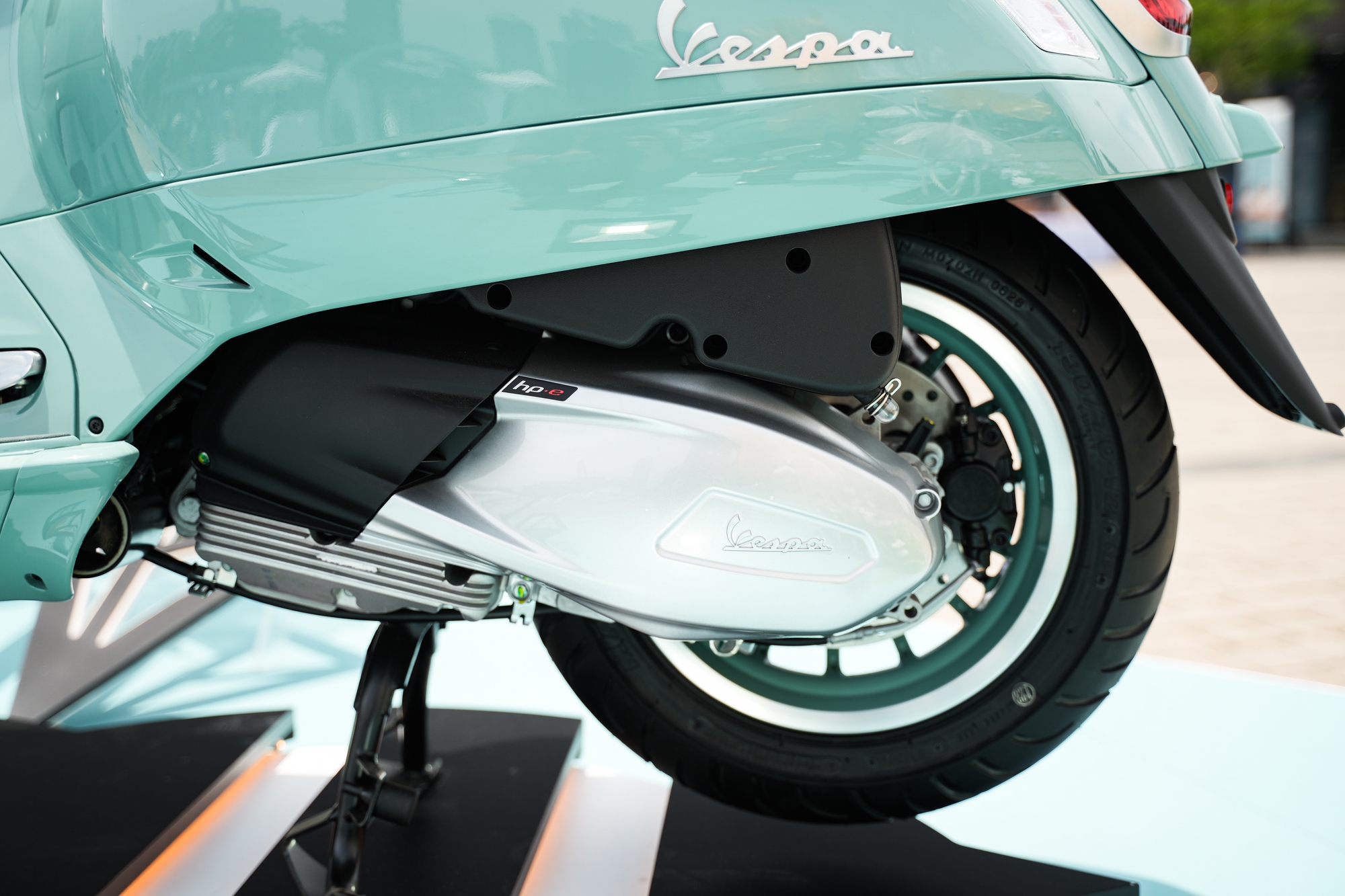 Vespa ra mắt bộ sưu tập 80 năm tại Việt Nam: Giá từ 106,5 triệu đồng, màu lấy cảm hứng từ 1946, Sprint lần đầu dùng máy 180cc - Ảnh 9