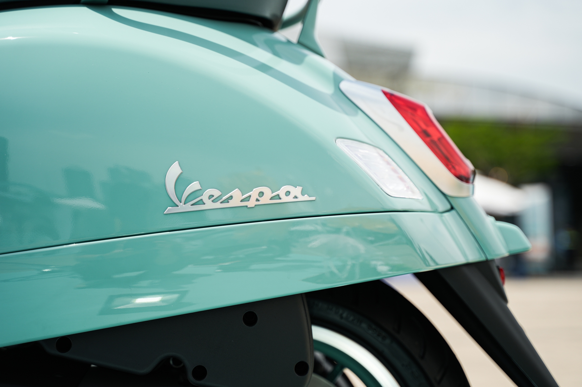 Vespa ra mắt bộ sưu tập 80 năm tại Việt Nam: Giá từ 106,5 triệu đồng, màu lấy cảm hứng từ 1946, Sprint lần đầu dùng máy 180cc - Ảnh 12