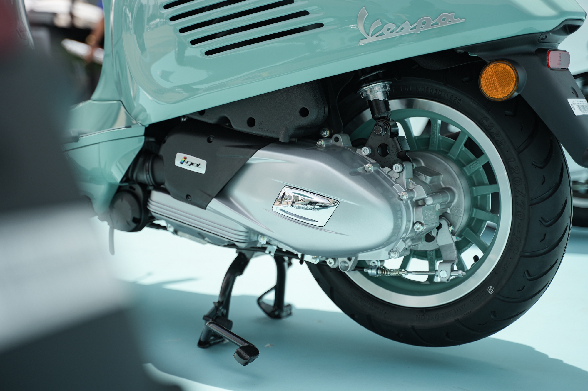Vespa ra mắt bộ sưu tập 80 năm tại Việt Nam: Giá từ 106,5 triệu đồng, màu lấy cảm hứng từ 1946, Sprint lần đầu dùng máy 180cc - Ảnh 16