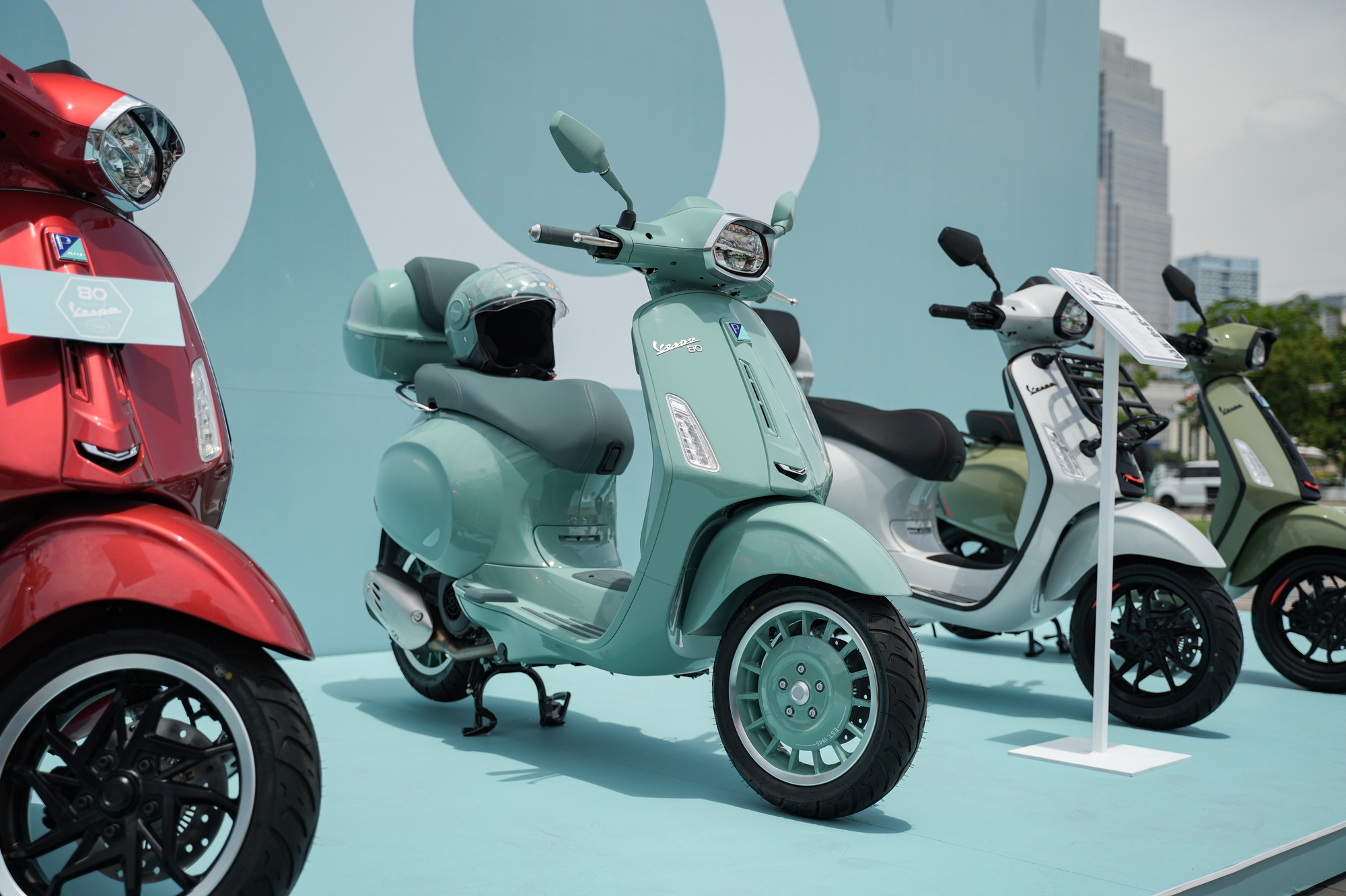 Vespa ra mắt bộ sưu tập 80 năm tại Việt Nam: Giá từ 106,5 triệu đồng, màu lấy cảm hứng từ 1946, Sprint lần đầu dùng máy 180cc - Ảnh 13