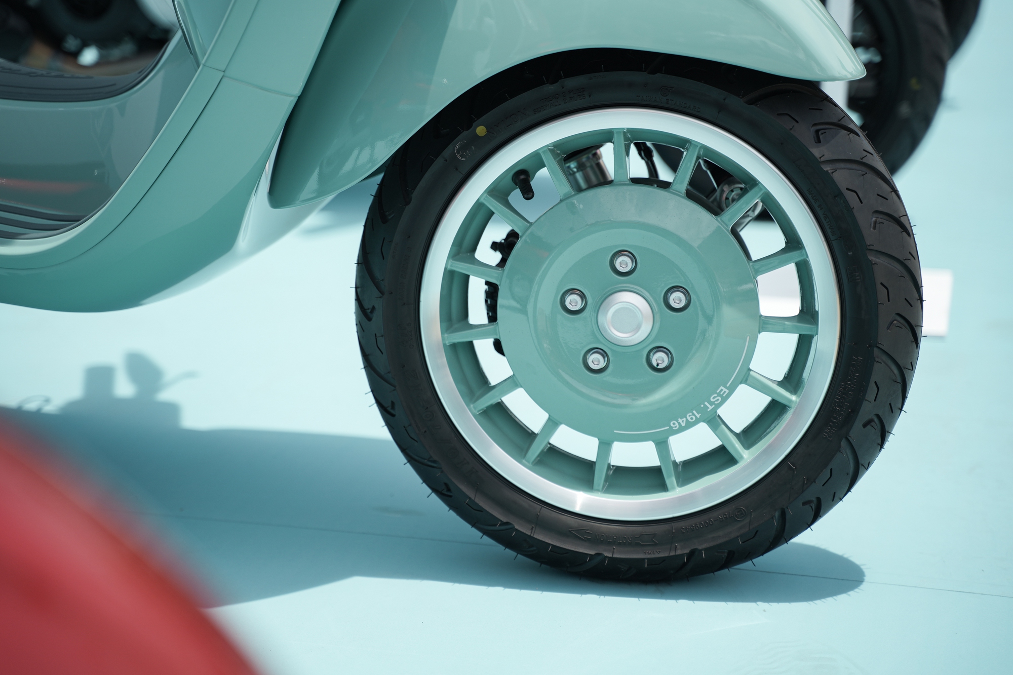 Cận cảnh Vespa Sprint 180 lần đầu xuất hiện tại Việt Nam: Giá ngang SH350i, động cơ mạnh nhất dòng Sprint nhưng không dành cho số đông - Ảnh 7