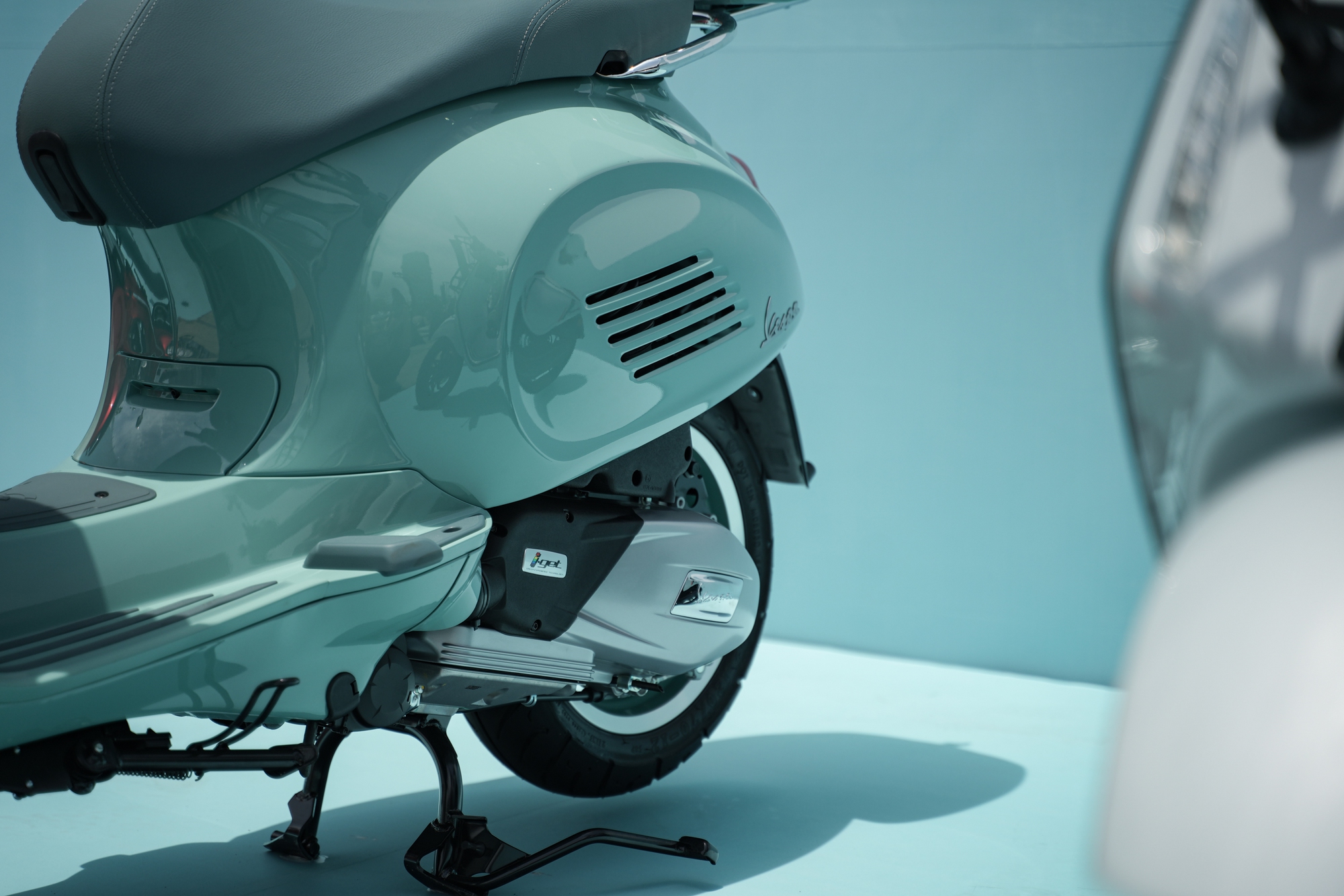 Cận cảnh Vespa Sprint 180 lần đầu xuất hiện tại Việt Nam: Giá ngang SH350i, động cơ mạnh nhất dòng Sprint nhưng không dành cho số đông - Ảnh 3