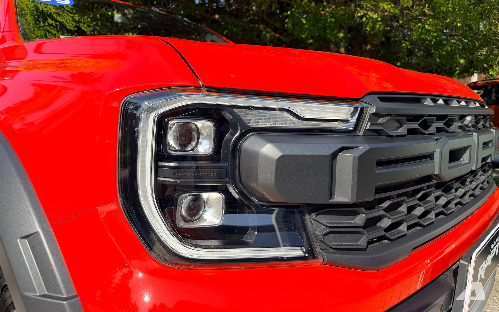 Ảnh thực tế Ford Ranger Raptor 2026 tại Việt Nam: Máy xăng mạnh gần 400 mã lực, loa B&O, ống pô tùy chỉnh âm thanh - Ảnh 4