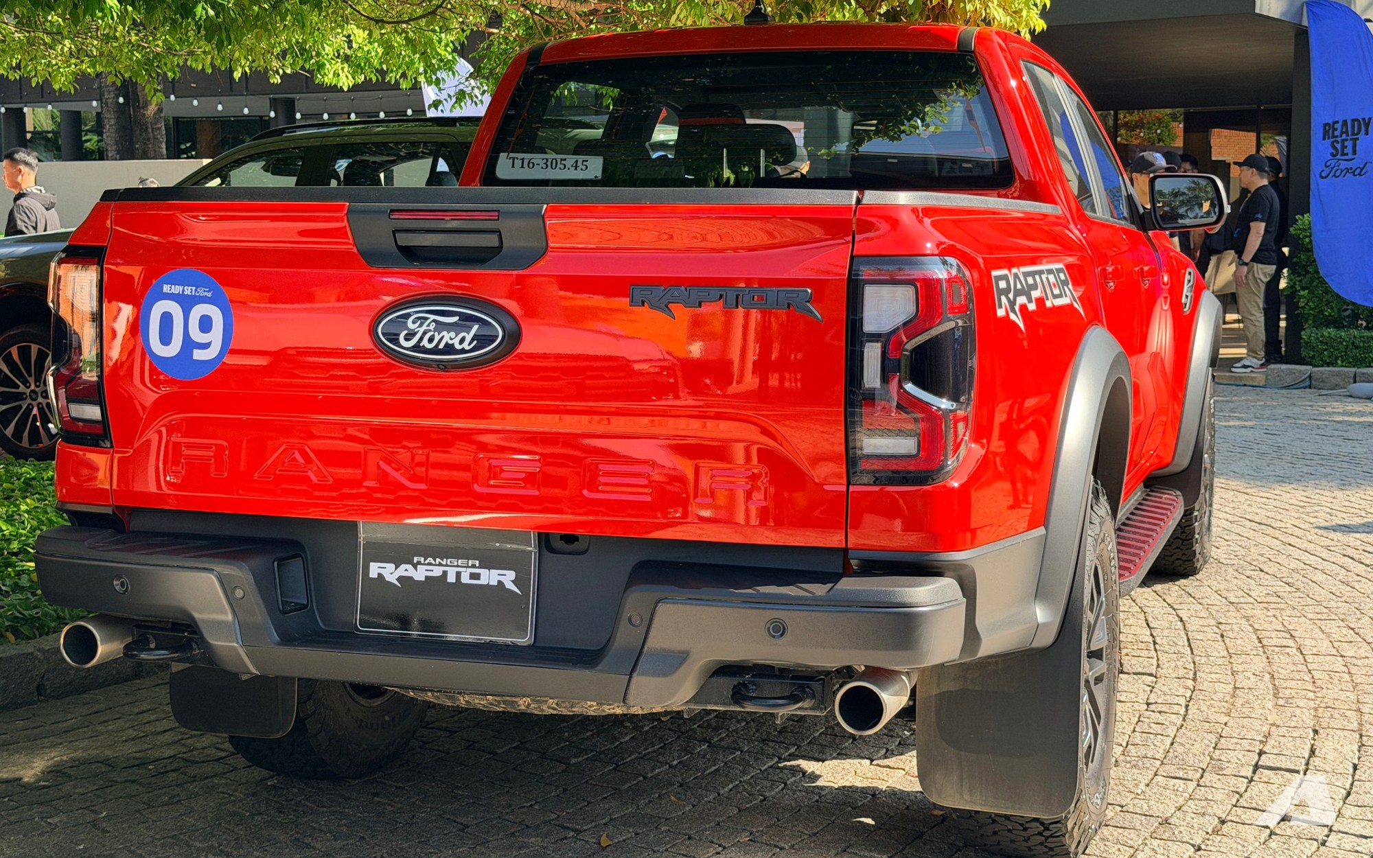 Ảnh thực tế Ford Ranger Raptor 2026 tại Việt Nam: Máy xăng mạnh gần 400 mã lực, loa B&O, ống pô tùy chỉnh âm thanh - Ảnh 5