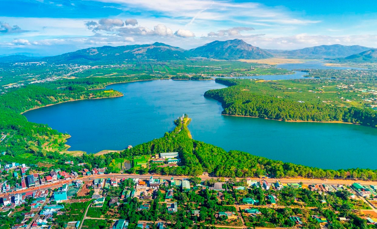 Tập đoàn Thụy Sĩ bắt tay “ông lớn” siêu du thuyền khảo sát 3.200km bờ biển Việt Nam, chọn tỉnh rộng thứ hai làm nơi xây "thiên đường du thuyền không phát thải” đầu tiên trên thế giới - Ảnh 1
