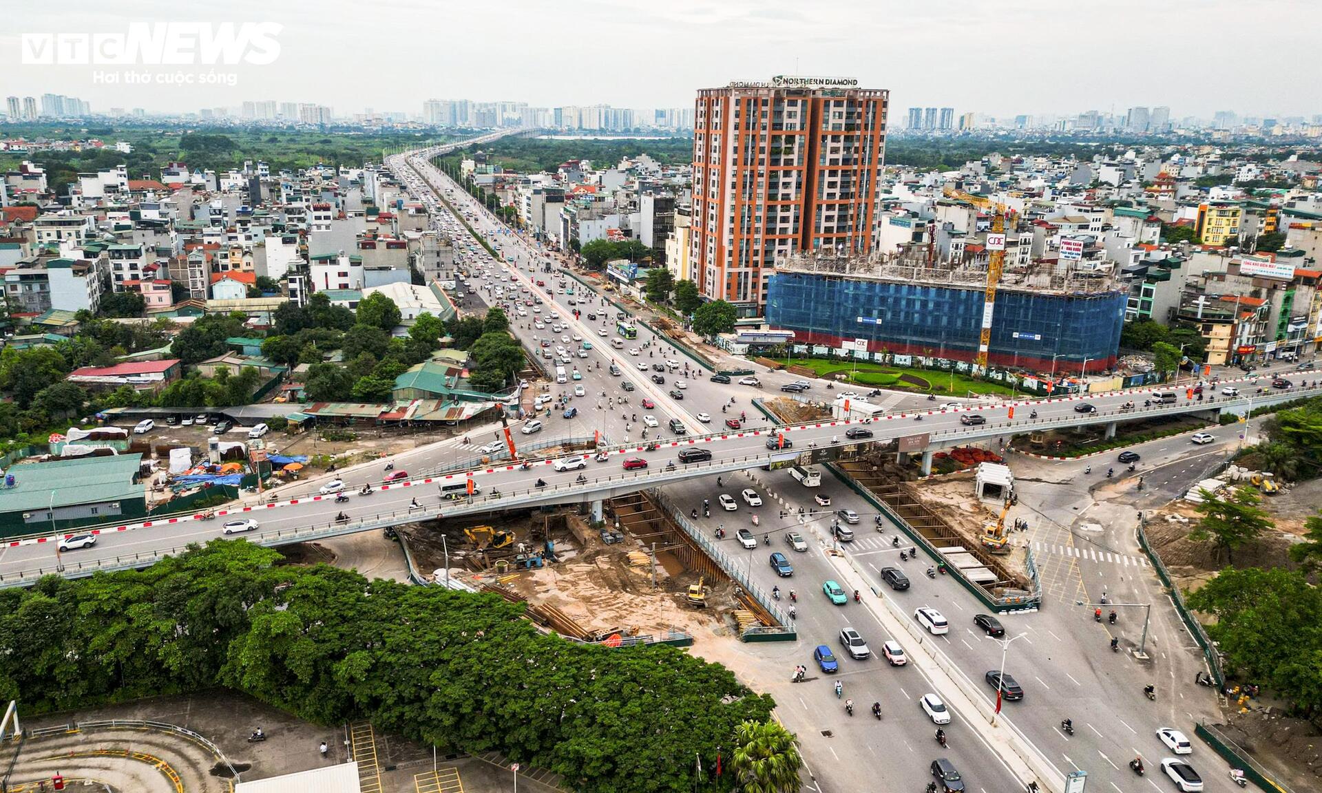 Công trường hầm chui gần 750 tỷ đồng dưới nút giao đông đúc phía Đông Hà Nội - Ảnh 12
