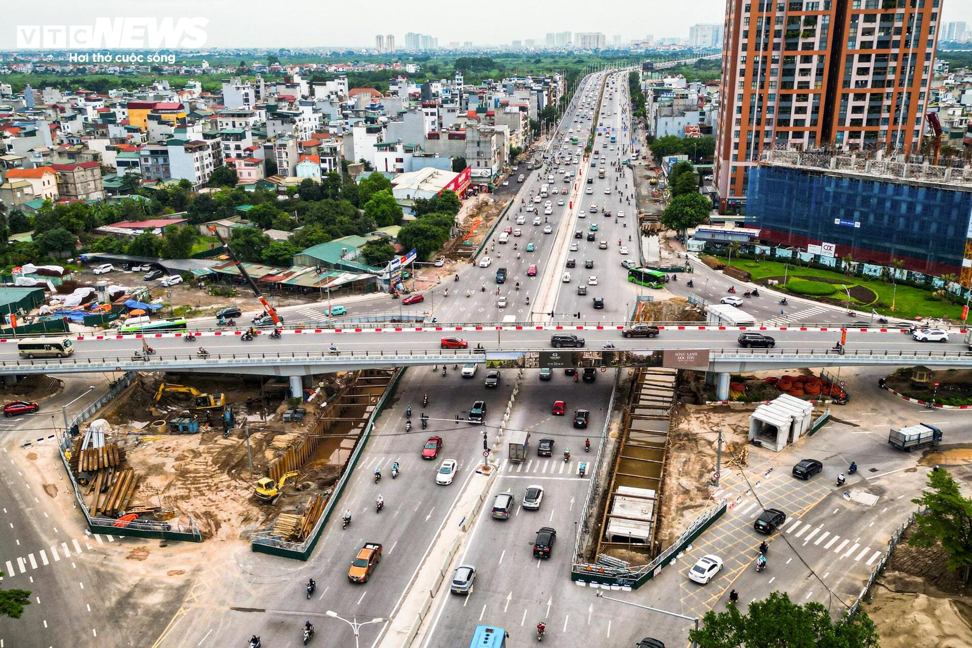 Công trường hầm chui gần 750 tỷ đồng dưới nút giao đông đúc phía Đông Hà Nội - Ảnh 9