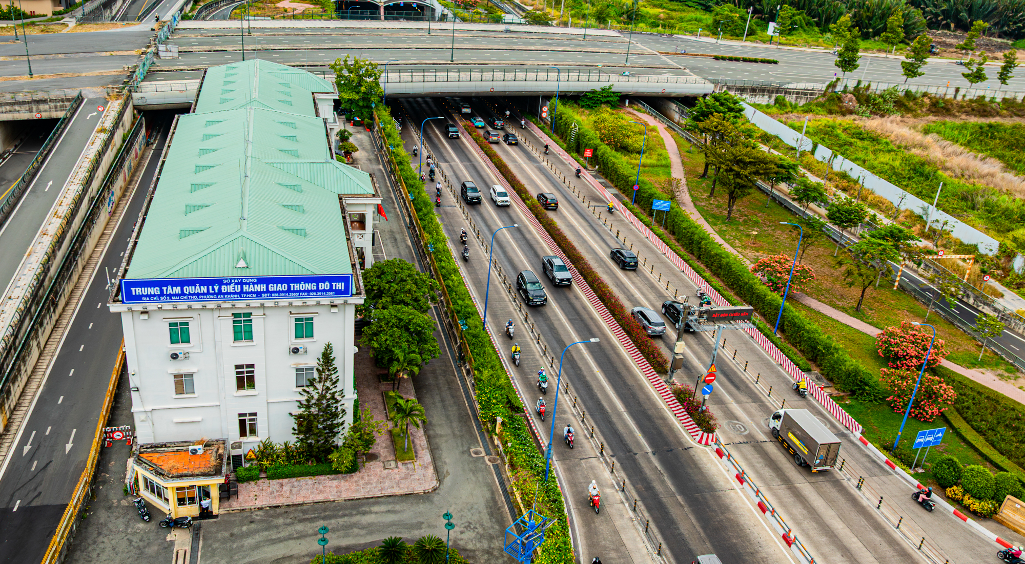 Khối bê tông nặng hơn 100.000 tấn xuyên qua lòng sông Sài Gòn, mỗi ngày ‘gánh’ hơn 300.000 ô tô, xe máy - Ảnh 6