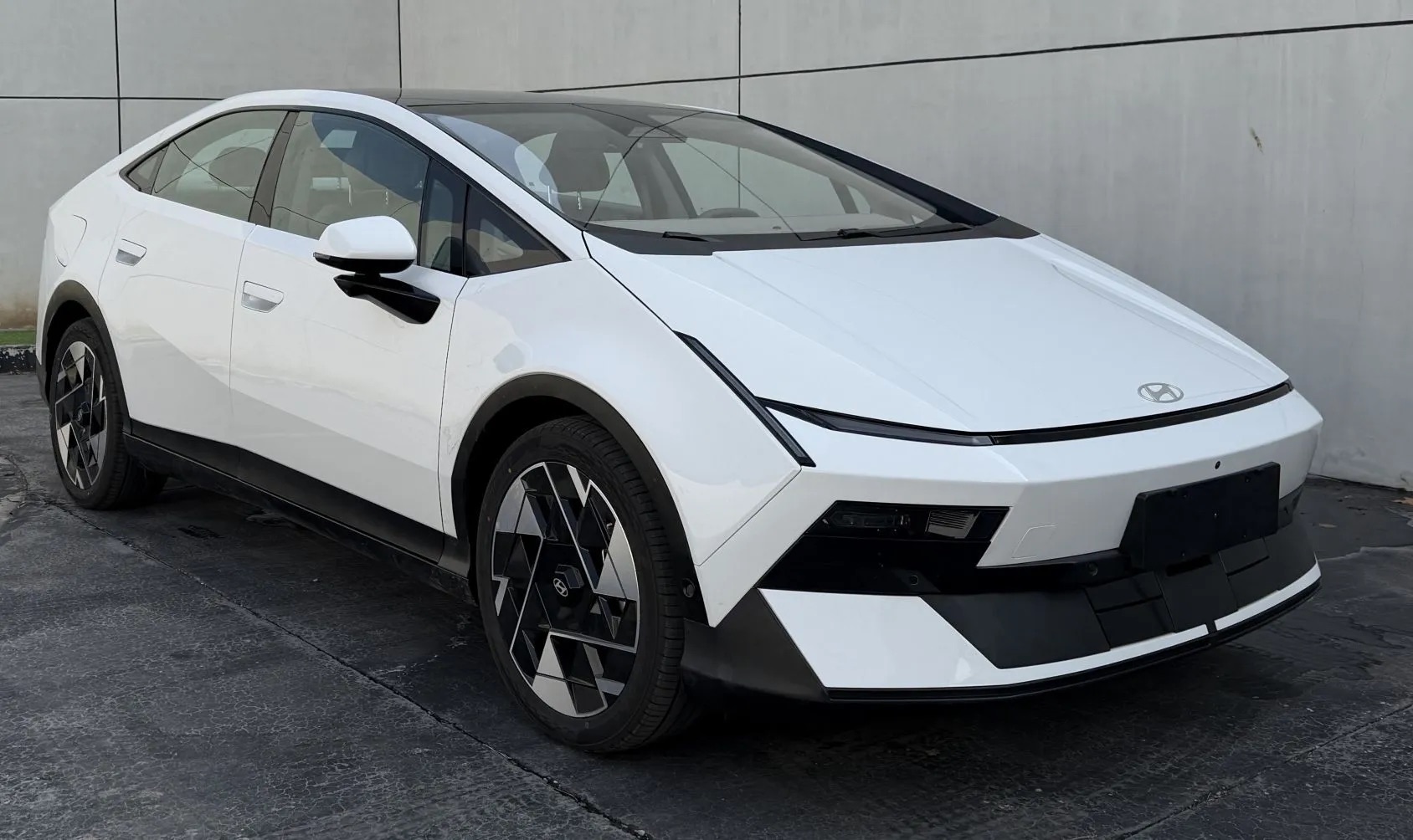 Hyundai Ioniq V lộ động cơ yếu hơn cả Elantra dù dáng ‘chiến’ như Lamborghini, bù lại bằng pin hơn 600km/sạc - Ảnh 2