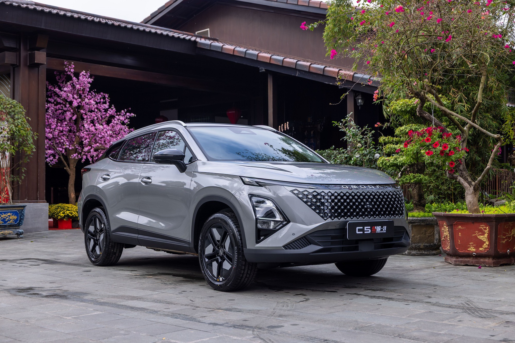 Mẫu xe giá từ 619 triệu này chứng minh hybrid đang là lựa chọn phù hợp cho người dùng Việt - Ảnh 1